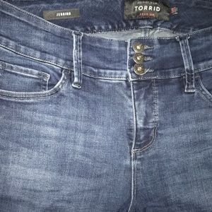 14R highwasted jeans.